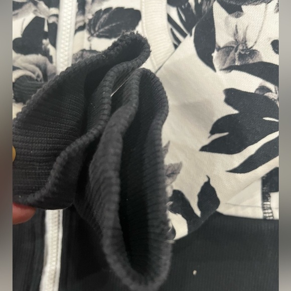 [US2]Lululemon scuba Hoodie Black/ White Floral Pattern - Picture 13 of 14